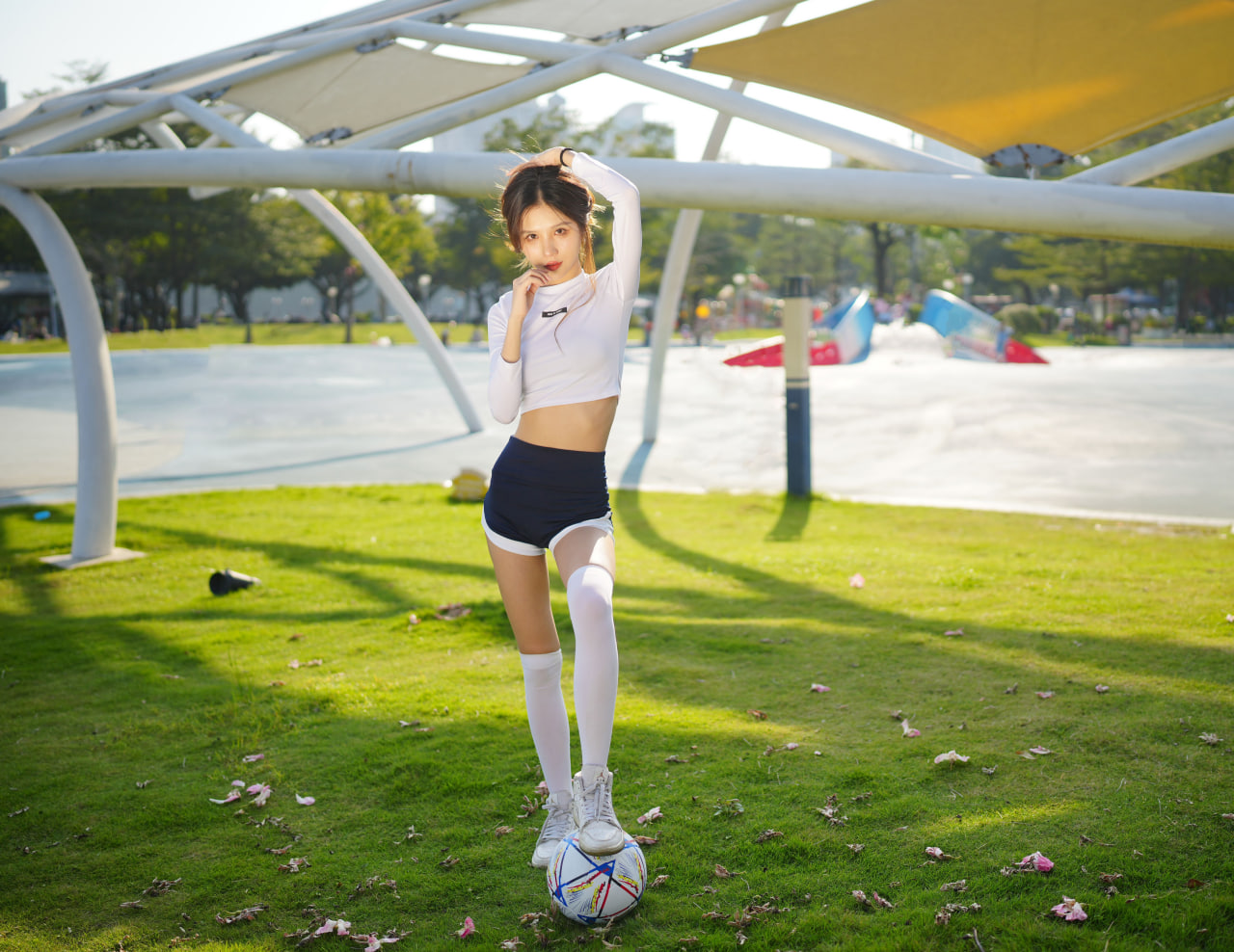 齐达内盛赞莫德里奇：中场大师的传承与超越